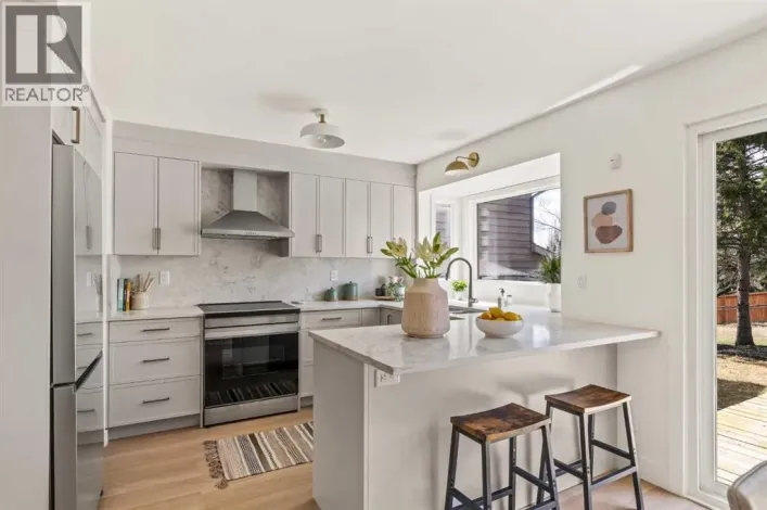 11 Coach Manor Rise SW, Calgary