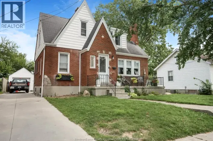 House for sale: 11 COLLEGE, Chatham
