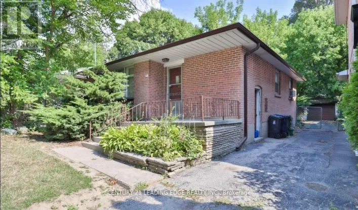 11 COLLINSON BOULEVARD, Toronto