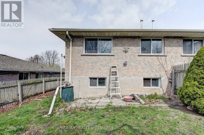 11 DINISON CRESCENT, Kitchener