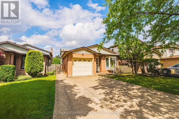 11 DRAKES DRIVE, Hamilton
