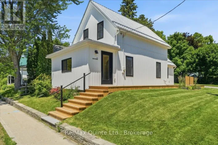 11 EYRE STREET, Prince Edward County