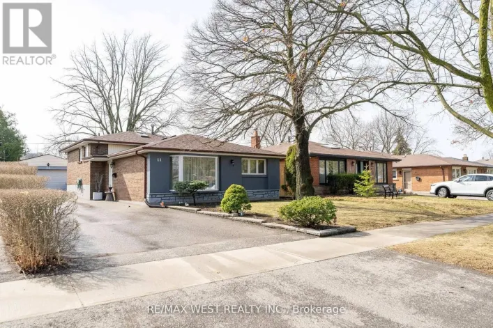 11 FARLEY CRESCENT, Toronto