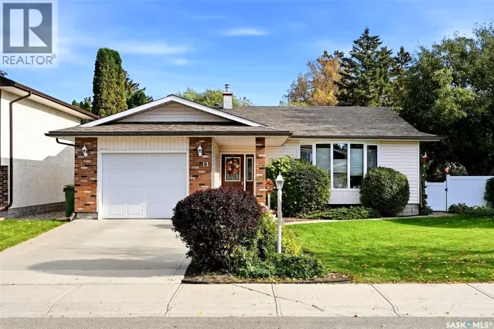 House for sale: 11 Green Meadow ROAD, Regina