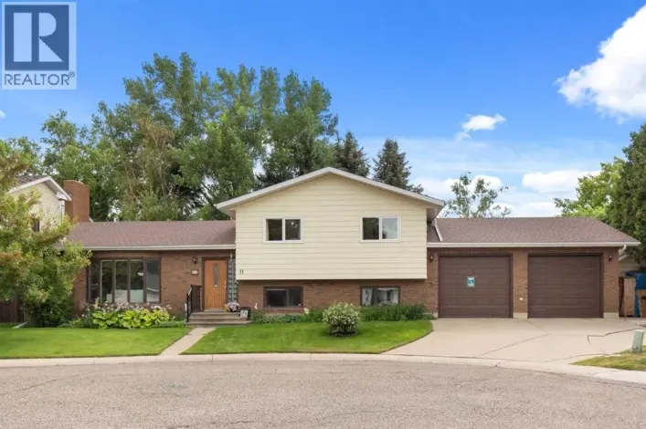 11 Greenwood Court SW, Medicine Hat