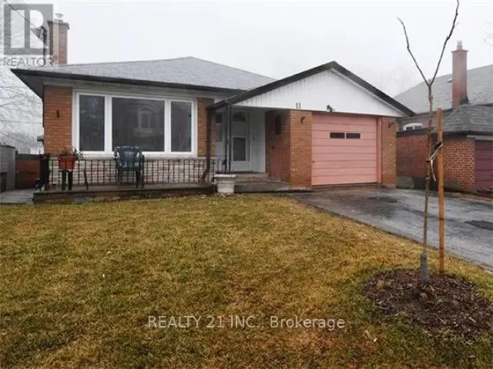 11 HEALE AVENUE, Toronto