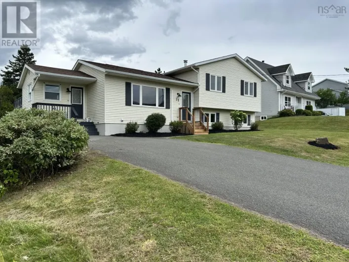 11 Heritage Drive, West River
