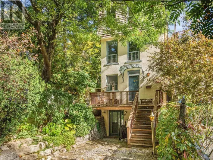 11 HILL CREST AVENUE, Toronto