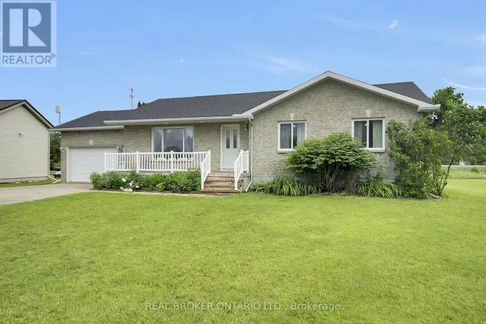 11 LORI LANE, North Dundas
