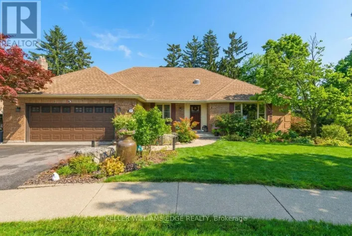 11 MAYS CRESCENT, Hamilton