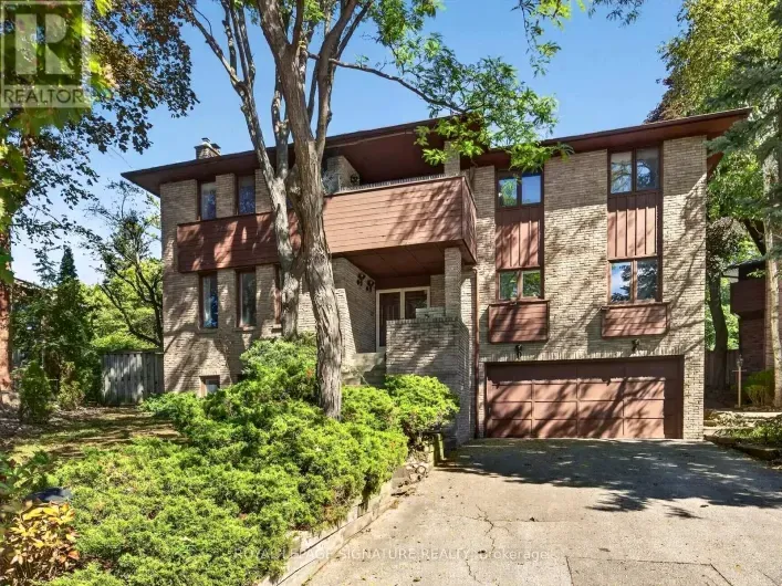 House for sale: 11 PARIS COURT, Toronto