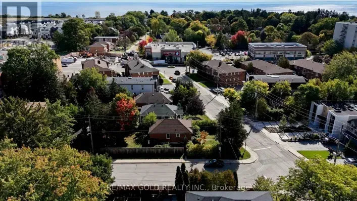11 PINE AVENUE N, Mississauga