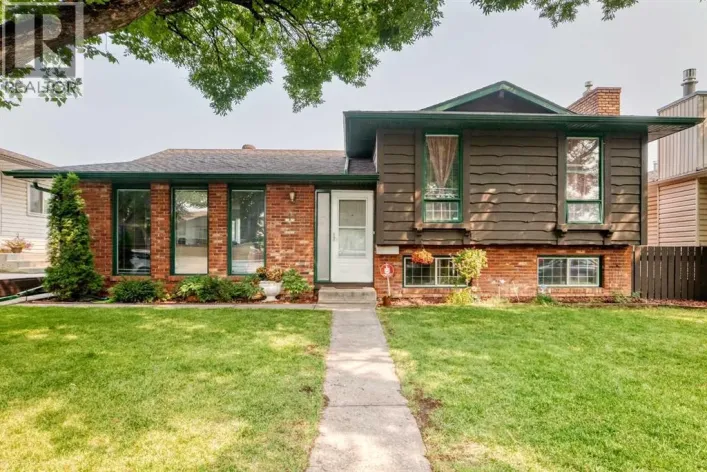 11 rundlemere Place NE, Calgary