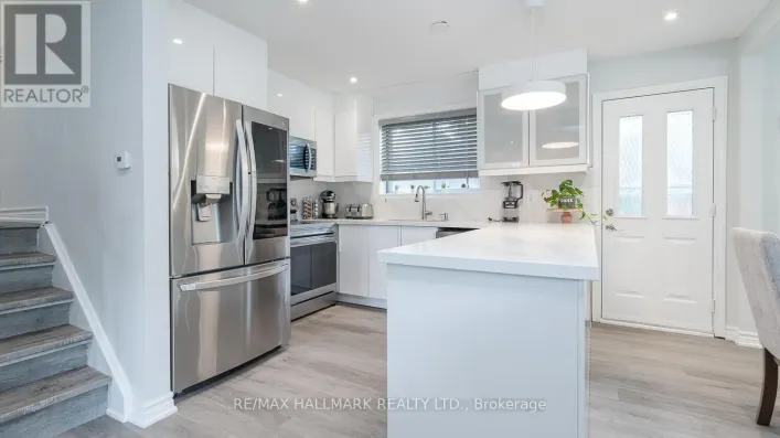 11 SEATON DRIVE, Aurora