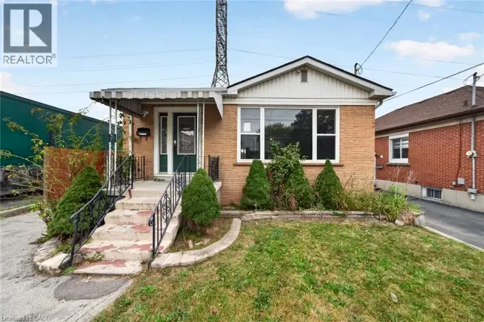 House for sale: 11 SELKIRK Avenue, Hamilton
