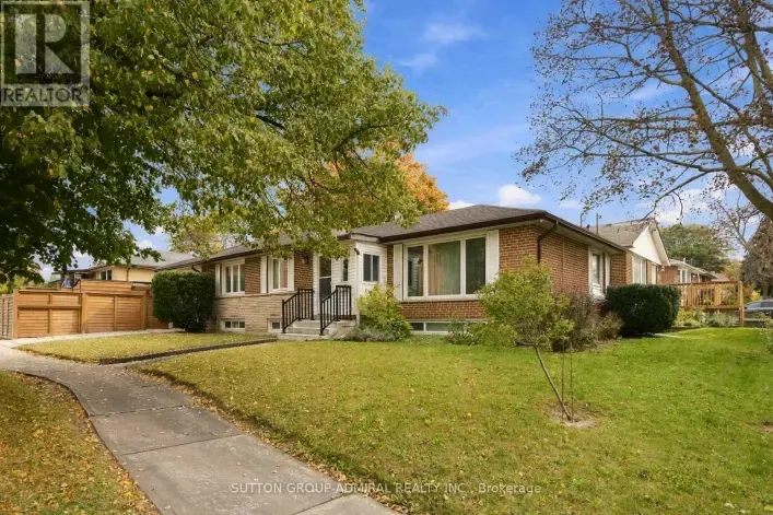 11 SUMMERGLADE DRIVE, Toronto