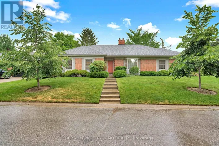 11 TALLWOOD CIRCLE, London North