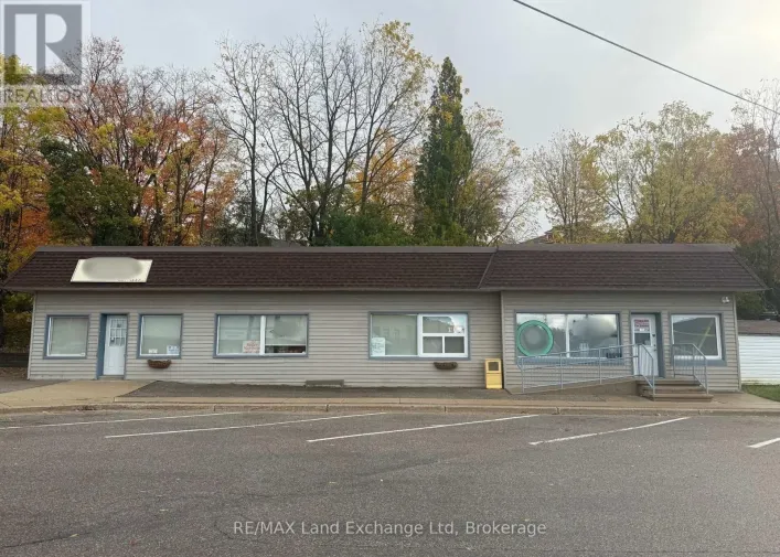 11 VETERANS ROAD, North Huron