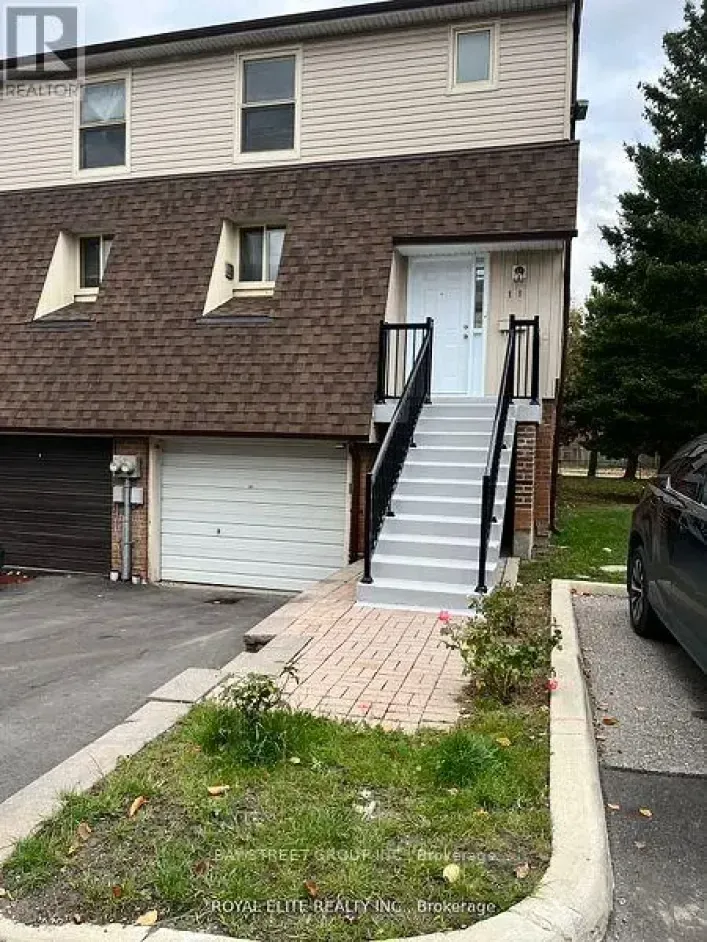 11 YELLOW BIRCH WAY, Toronto