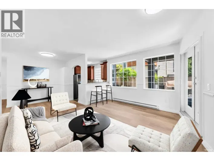 110 125 W 18TH STREET, North Vancouver