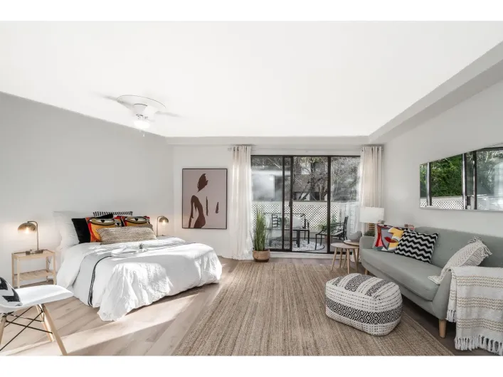 110 15020 NORTH BLUFF ROAD, White Rock