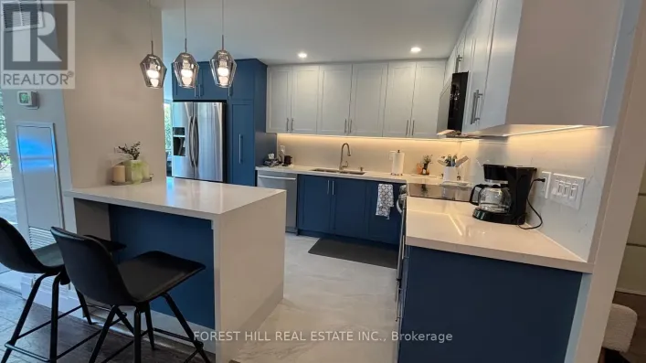 110 - 20 HARDING BOULEVARD W, Richmond Hill