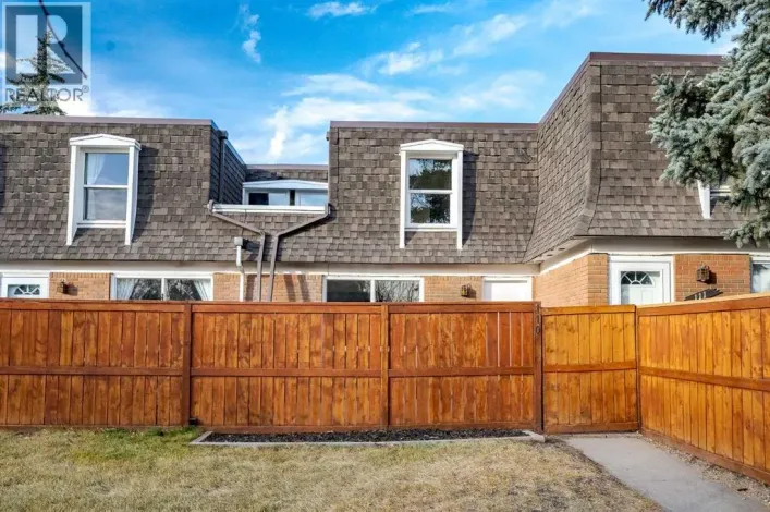 110, 330 Canterbury Drive SW, Calgary