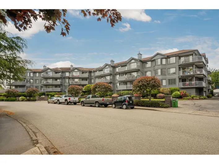 110 5375 205 STREET, Langley