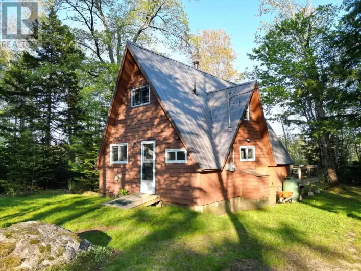 110 East Lake Road, New Albany