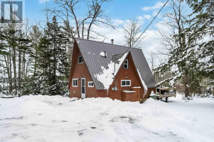 110 East Lake Road, New Albany