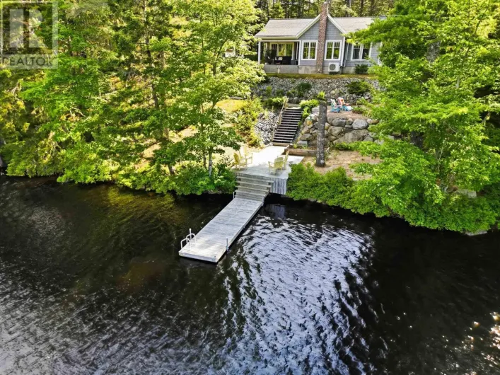 110 Hidden Lake West, Labelle