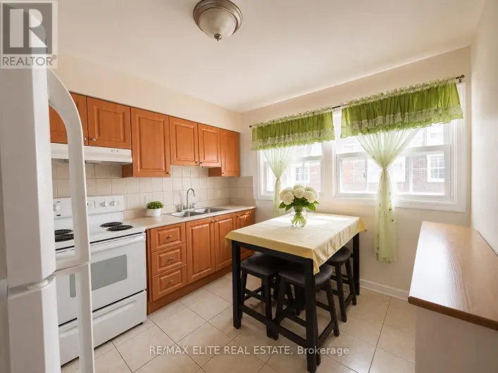 110 PURPLEDUSK TRAIL, Toronto