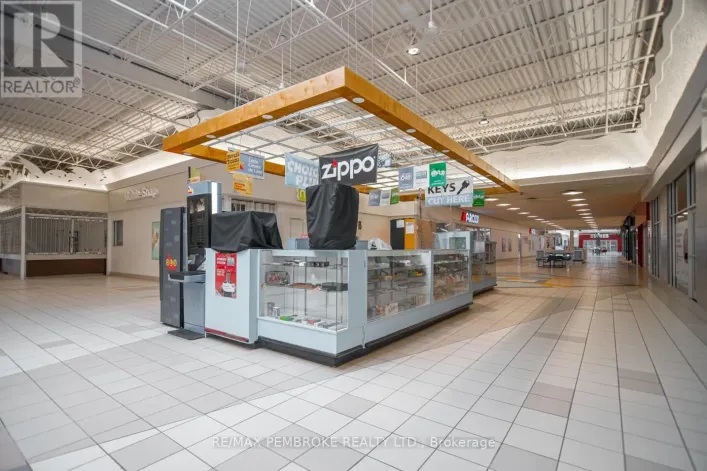 1100 PEMBROKE STREET E, Pembroke