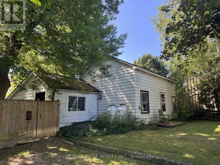 11012 FIRST LINE, Milton