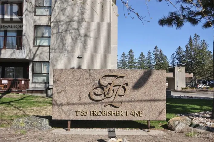 1102 - 1785 FROBISHER LANE, Ottawa