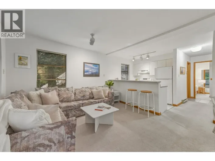 1102 3050 HILLCREST DRIVE, Whistler