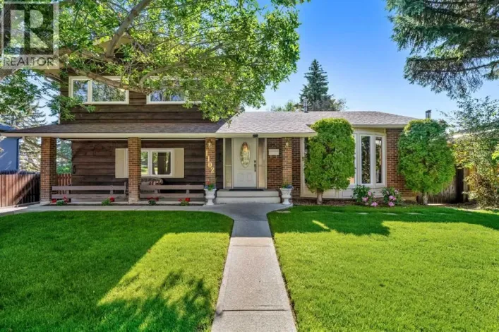 1102 Lake Christina Way SE, Calgary