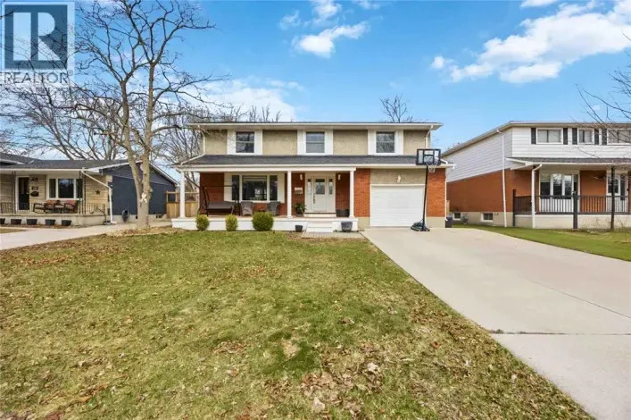 1104 CATHCART BOULEVARD, Sarnia