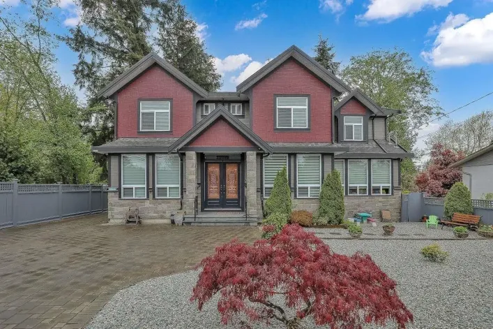 11046 80 AVENUE, Delta