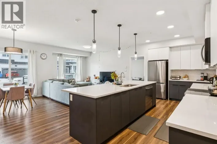 1105, 33 Carringham Gate NW, Calgary