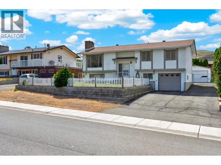 1106 Maclean Crescent, Cache Creek
