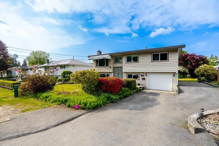 11065 86 AVENUE, Delta