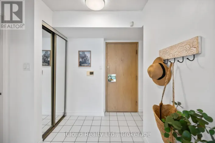 Apartment for rent: 1107 - 3231 EGLINTON AVENUE E, Toronto