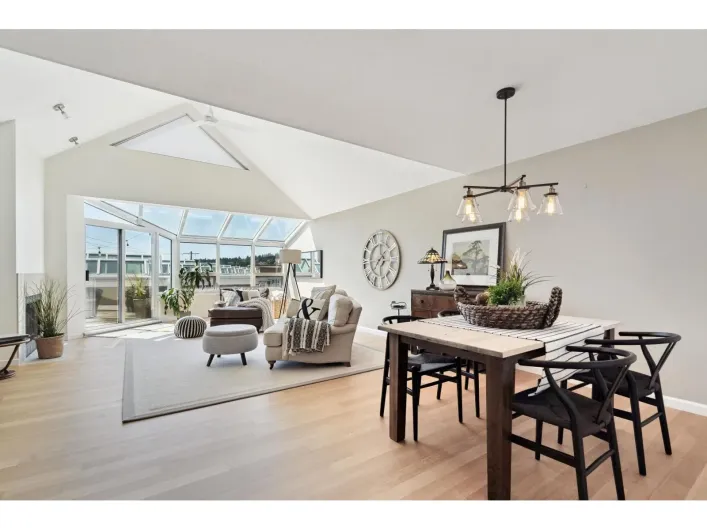 1107 ELM STREET, White Rock