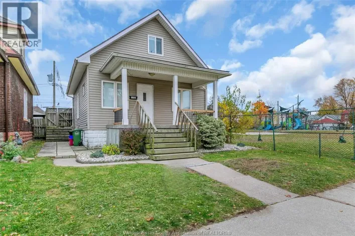 1107 UNIVERSITY AVENUE East, Windsor