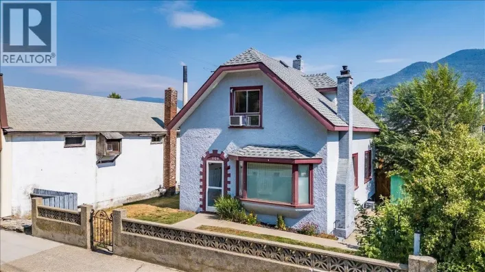 1109 Nelson Avenue, Trail
