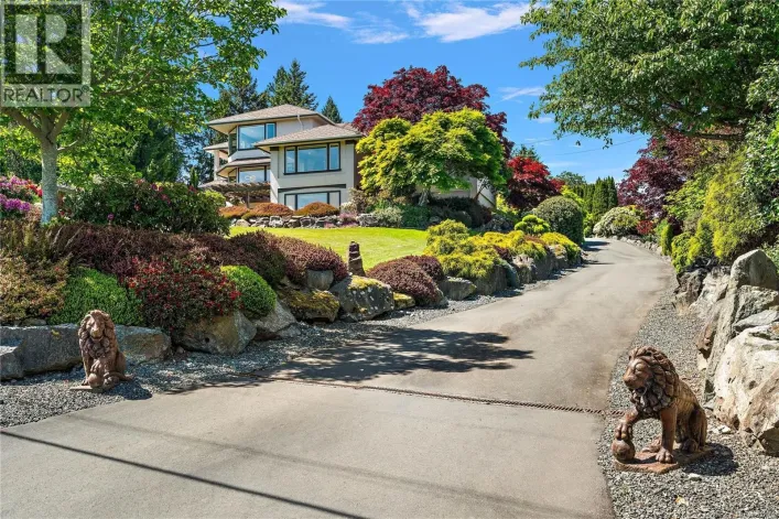 11096 Greenpark Dr, North Saanich
