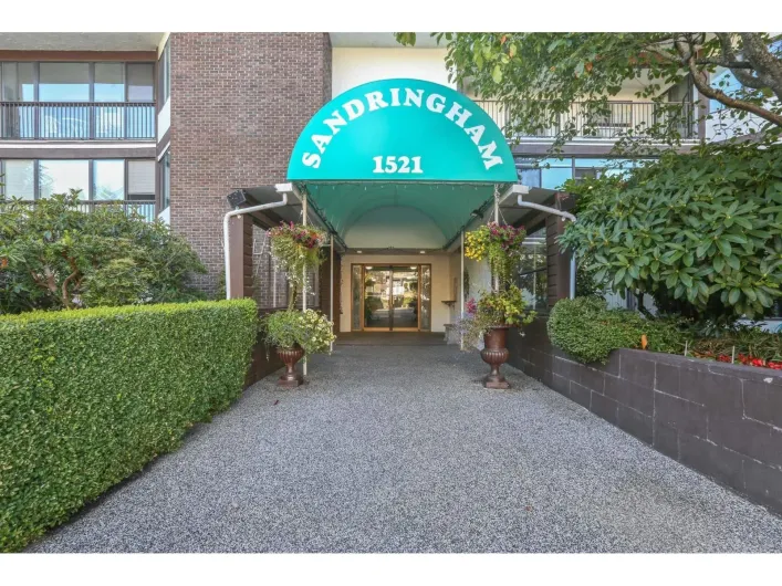 111 1521 BLACKWOOD STREET, White Rock