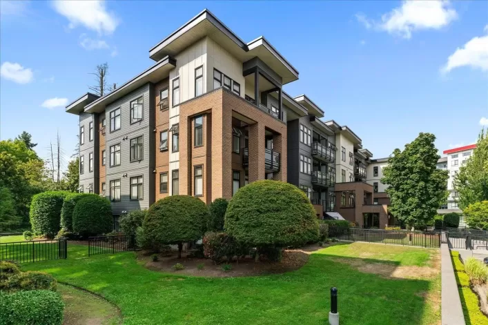 111 20058 FRASER HIGHWAY, Langley