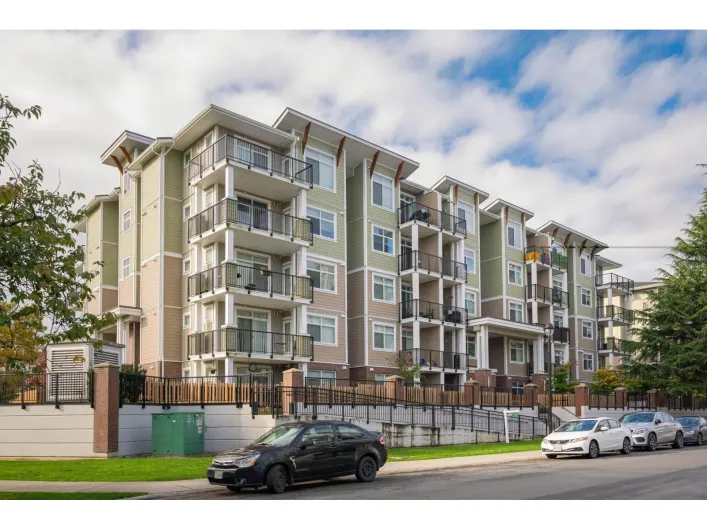 111 20696 EASTLEIGH CRESCENT, Langley